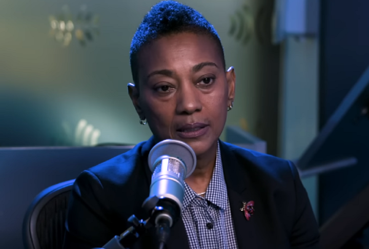 A própria Robyn lançou um livro, em 2019, chamado “A Song For You” (“Uma Canção Para Você”), no qual revelou ter namorado a cantora de 1979 a 1983. Disse ainda que se relacionaram em todos os níveis” durante duas décadas de amizade.