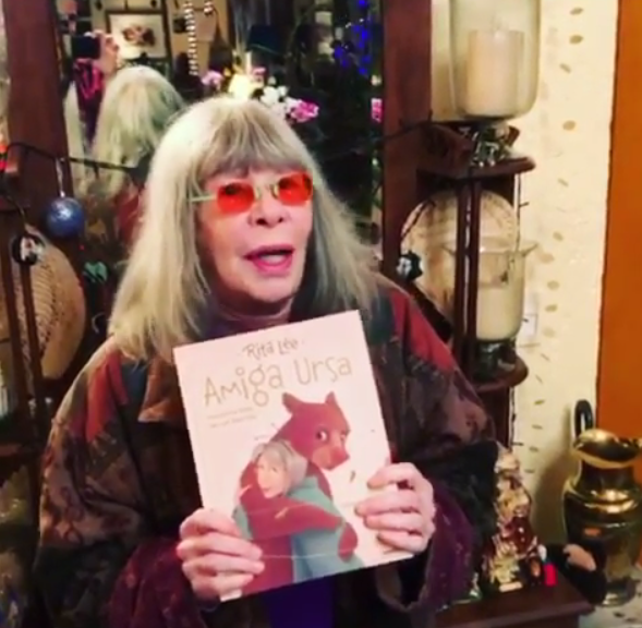 Rita Lee  era vegetariana e ativista da causa dos animais. No seu livro “Amiga Ursa”, por exemplo, a cantora fala para as crianças sobre os direitos dos bichos.
