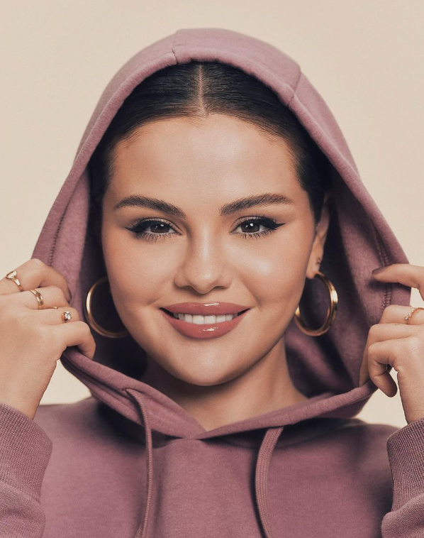 Selena sempre foi associada às causas sociais, além da defesa pela saúde mental. Ela também sempre foi aberta sobre suas lutas pessoais, incluindo seu diagnóstico de lúpus. Desde 2009, Selena é embaixadora da UNICEF, melhorando a vida de crianças pelo mundo.