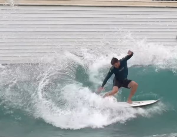 Em 2023, o local ganhou mais notoriedade ao receber Ítalo Ferreira, brasileiro campeão olímpico nas Olimpíadas de Tóquio 2020. O medalhista convidou ninguém menos que o ator Chris Hemsworth, que interpreta o herói Thor.