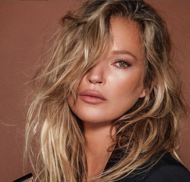 Em um dos episódios mais emblemáticos do julgamento, a modelo Kate Moss desmentiu uma história contada por Heard na qual ela (Moss) teria sido empurrada de uma escada por Depp durante uma viagem dos dois à Jamaica nos anos 1990.