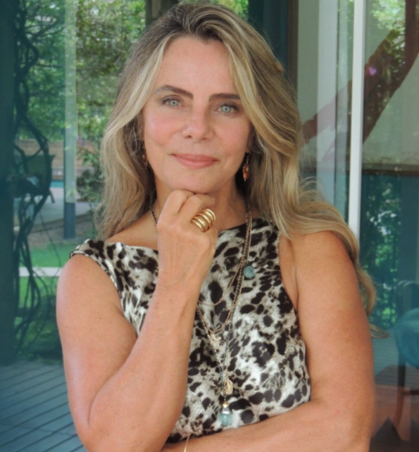 Certa vez, a atriz defendeu o uso de roupas mais leves nos ambientes de trabalho durante o verão: “Com esse calor, está na hora de normalizar bermuda e camiseta, gente!!! Todo mundo vai trabalhar mais feliz, escreveu.