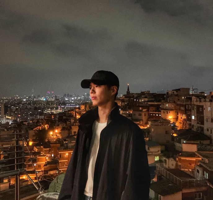 A mulher afirmou que ficou iludida porque o homem se comunicava com ela pela rede social, num perfil que seria de Park Bo-Gum, e disse que queria vir ao Brasil para conhecê-la. Ele pedia colaboração em dinheiro. 