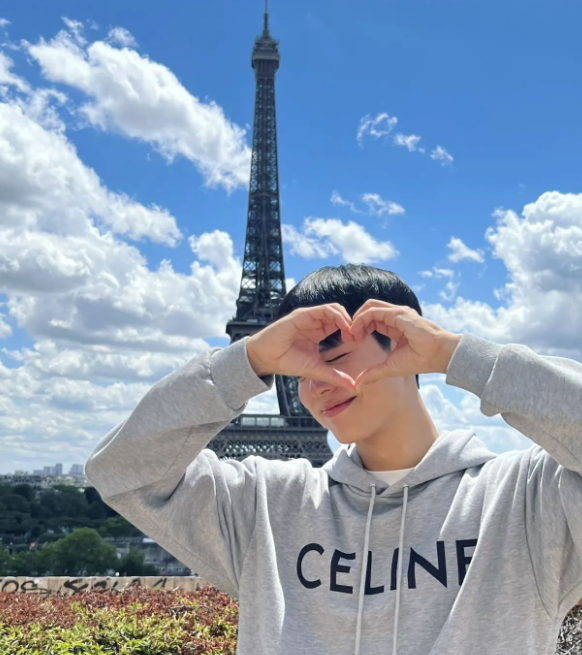 Park é o artista mais jovem a ser nomeado como ator do ano pela empresa de pesquisa Gallup Korea. 