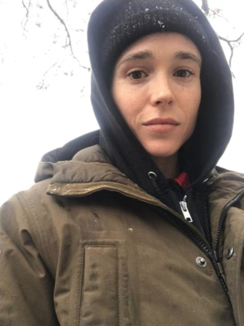 Elliot Page - Nascido na região de Nova Escócia, no Canadá, em 21/2/1987 como Ellen Page, mulher, anunciou ser transgênero em 2020. É ator, diretor e produtor. Tem 1,55 metro de altura.