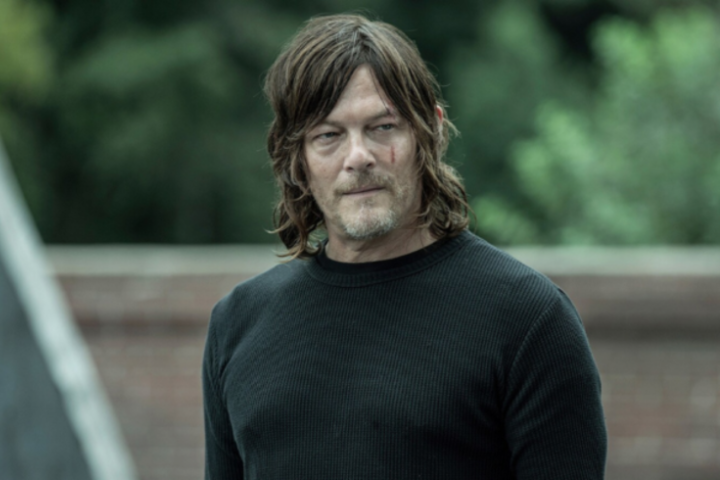 O personagem é uma das principais diferenças entre a produção televisiva e os quadrinhos na qual ela se baseia.