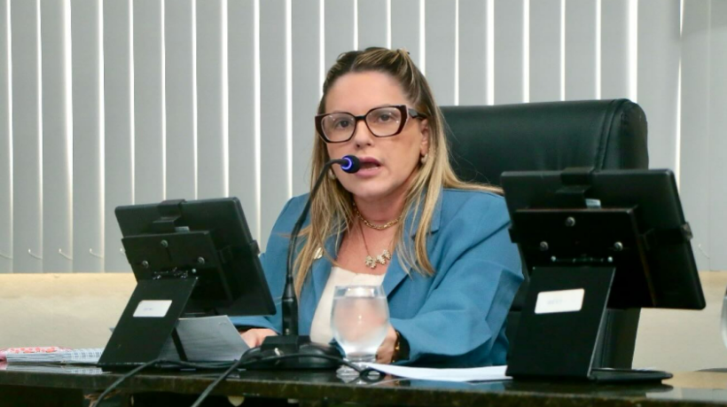 Vereadora Mônica Borges (PT) desmaia após discussão na Câmara de Quixadá e denuncia violência política de gênero
