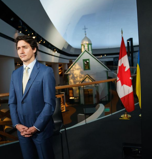 Ele também fez anotações no diário, inclusive sobre a intenção de matar o primeiro-ministro do Canadá, Justin Trudeau.  Ryan entrou no carro, com três armas, munição, 12 coquetéis molotov, artigos de camping e um mapa. No caminho, porém, desistiu de matar o político e se entregou à polícia.