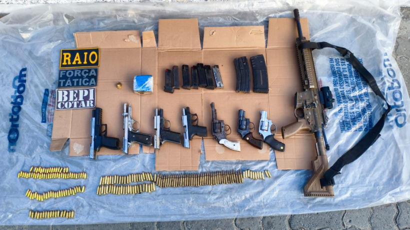 Oito armas foram apreendidas