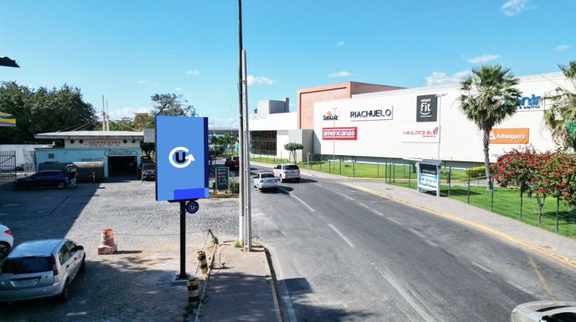 Em Sobral, a operação já começa com sete painéis publicitários digitais, estrategicamente posicionados em avenidas e pontos de grande circulação

