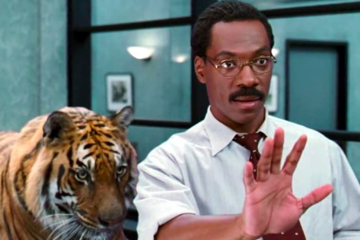 “Dr. Dolittle”, 1998 – A versão de 1998 trouxe Eddie Murphy para o papel principal, transformando o doutor em um cirurgião contemporâneo que redescobre a habilidade de conversar com os animais.