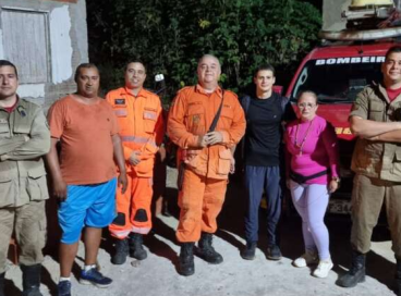 Corpo de Bombeiros resgata vítima de área de mata que enviou sinal de SOS via celular 