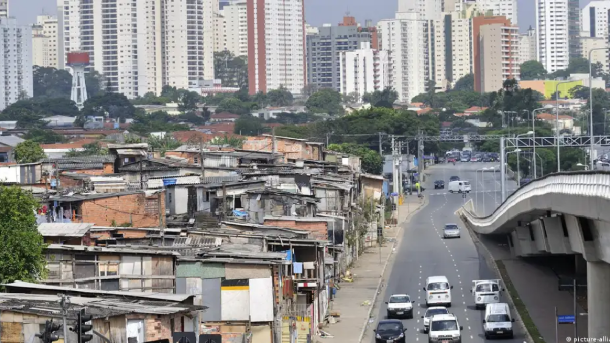 Fotos de Paraisópolis e Morumbi revelam ainda a desigualdade ambiental entre as regiões 