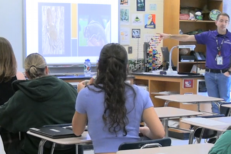 Jeff Grant leva para sala de aula suas percepções e conhecimentos sobre emergências climáticas 