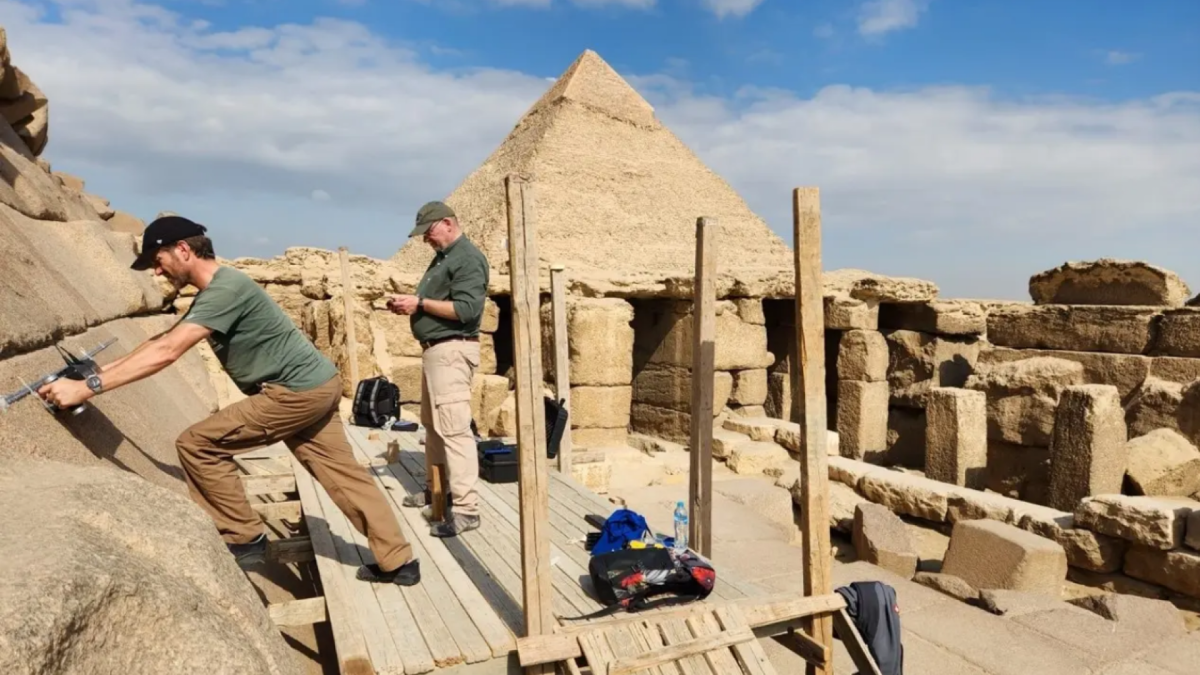 Pesquisadores identificaram duas cavidades preenchidas com ar na Pirâmide de Miquerinos, no Egito 