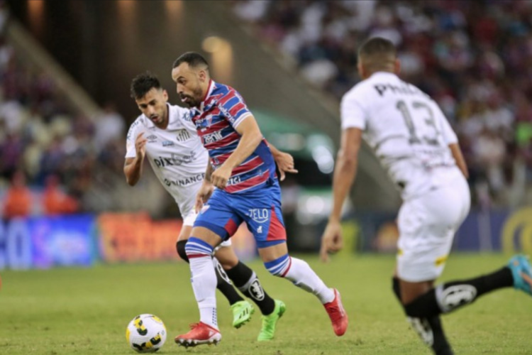 Fortaleza e Santos em duelo pelo Brasileirão 2022