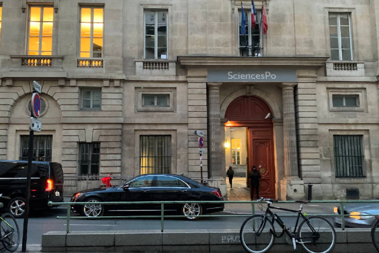 O Institut d'Études Politiques de Paris, mais conhecido como Sciences Po, é uma instituição privada francesa de ensino superior, especializada nas áreas de Ciências Humanas e Sociais.