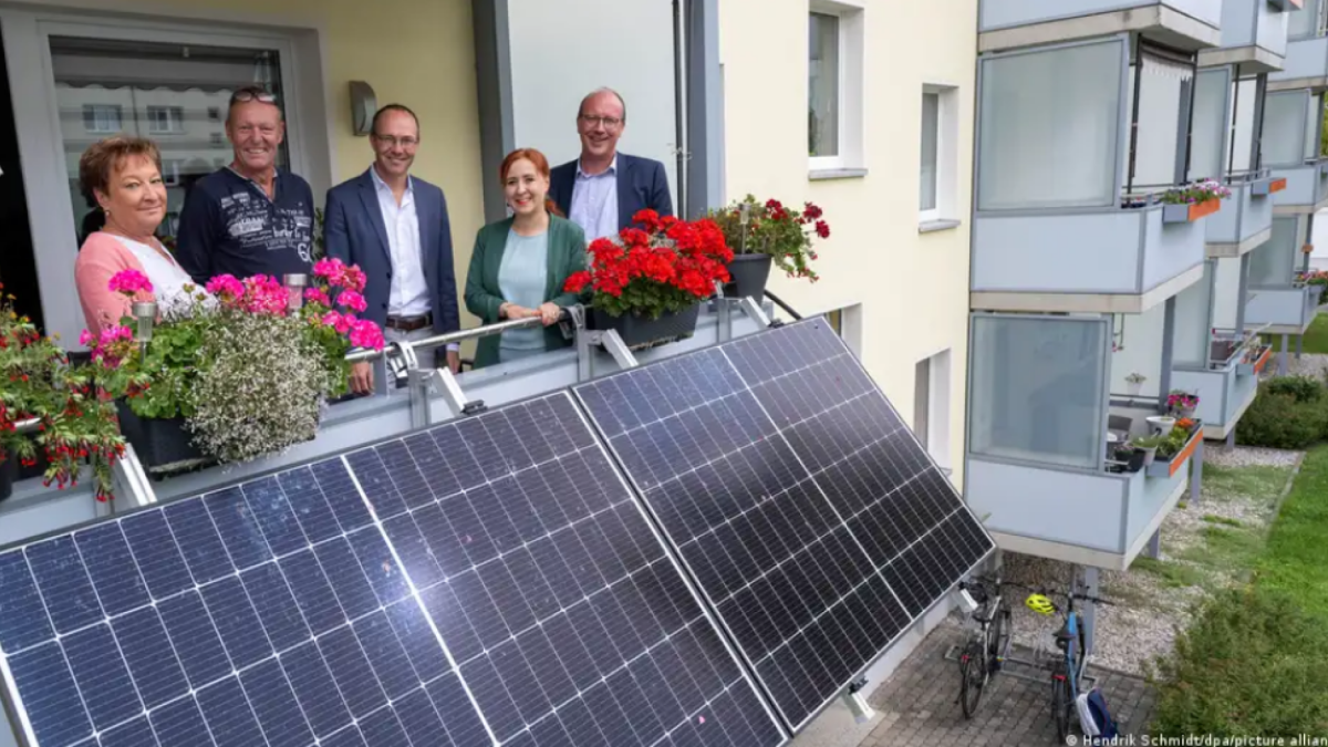 Equipamentos de energia solar plug-in são facilmente instalados em sacadas