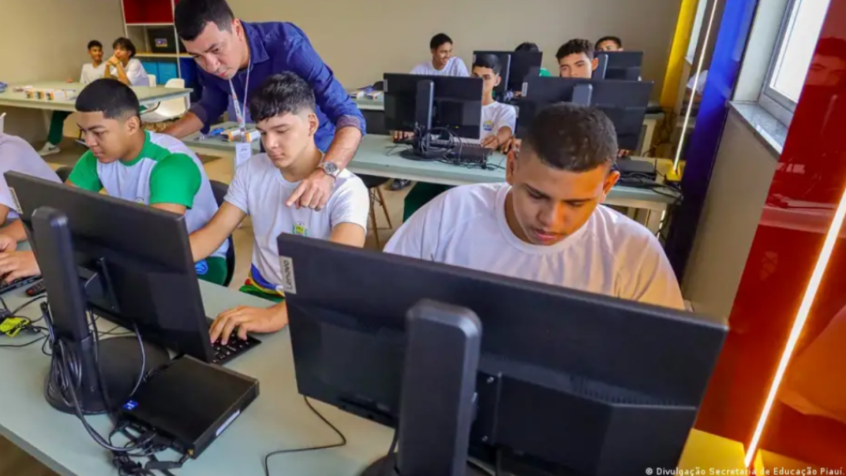 As aulas, segundo o governo do Piauí, estimulam os alunos a pensar 