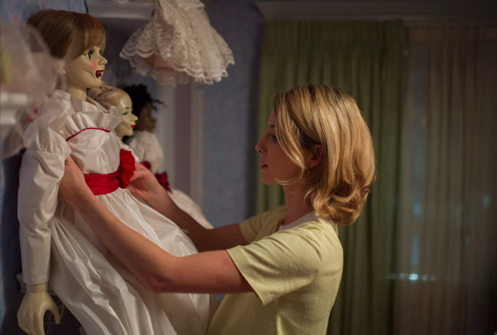 O sucesso de Invocação do Mal, lançado em 2013, originou os spin-offs focados na boneca, começando com Annabelle, de 2014.