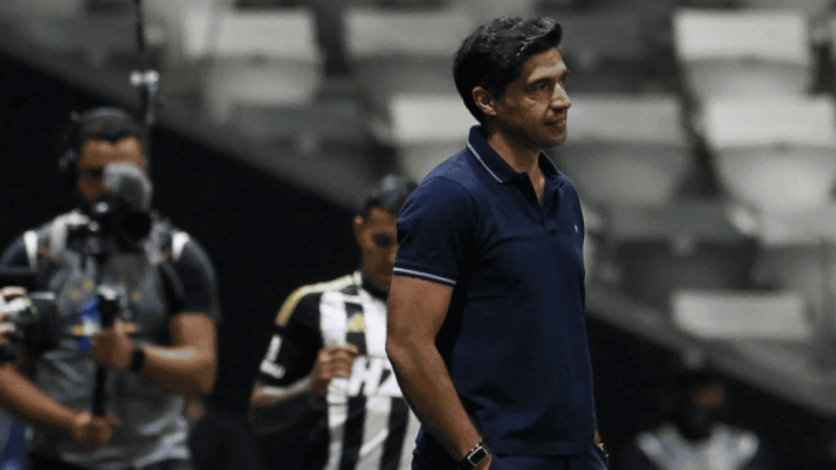 Treinador destaca quantidade de mudanças em 2025, valoriza vice-campeonatos e lembra histórico vencedor desde que chegou ao clube