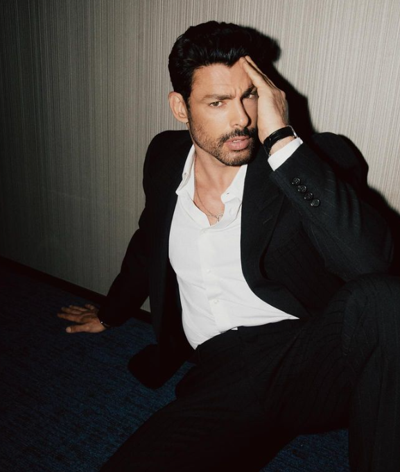 Segundo Cauã, a ReYou reflete sua rotina e valores: “Cuidar de si é reinventar-se. A ReYou vem com uma proximidade do que eu sou, não tem personagem.” A marca aposta em praticidade, qualidade e sustentabilidade, com fórmulas dermatologicamente testadas.