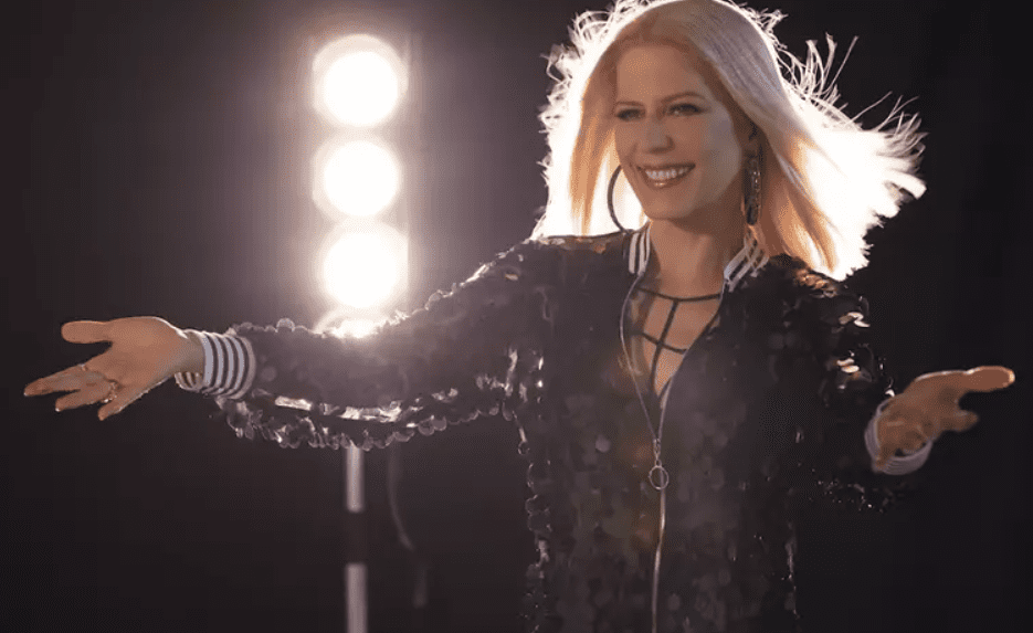 O show começou com os clássicos Fixação e Agora Você Vai Embora, seguido dos sucessos do Kid Abelha e da carreira solo de Paula: Como Eu Quero, Lágrimas e Chuva, Grand’Hotel e Meu Amor se Mudou para Lua. Paula já declarou que é uma delícia ter tantos hits.  
