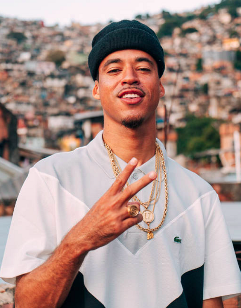 Durante uma entrevista para um podcast, ele disse: “Acredito que vá conseguir viver sem isso. Mas não sou ninguém para julgar quem faz.