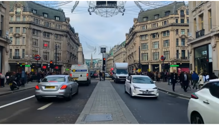 Ao todo, mais de 50 países têm o tráfego pela mão direita e a maioria teve colonização britânica. 