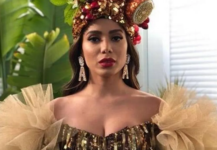 Uma grande plataforma de streaming negocia a produção de um projeto que pode ter Anitta no papel de Carmen Miranda. A informação foi revelada pela coluna de Ancelmo Gois, de 