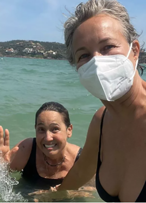 Cláudia viveu longo relacionamento (1998-2008) com a personal trainer Stella Torreão. Manteve a amizade  após o fim da relação. 