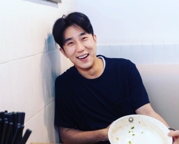 Jaycee Chan enfrentou vários problemas públicos. Em 2014, foi preso em Pequim por abrigar usuários de drogas e por possuir mais de 100 gramas de maconha em seu apartamento. Passou 6 meses na cadeia e pediu desculpas.