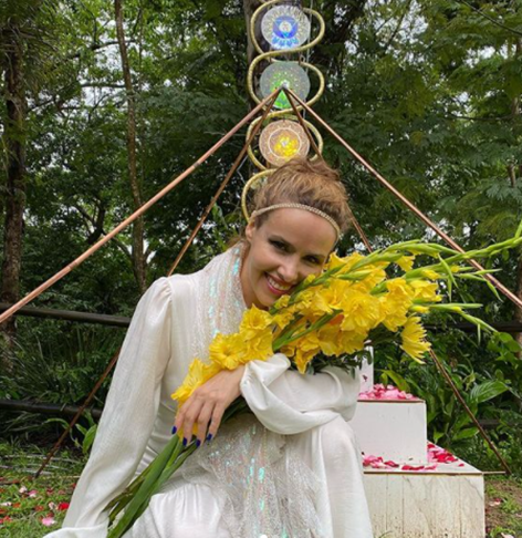 Leona Cavalli - A atriz gaúcha, nascida em 6/11/1969,  se chama Alleyona Canedo da Silva Motivo. O nome foi escolhido por seu pai, mas, ao se dedicar à carreira artística, ela fez a vontade da mãe, que queria batizá-la como Leona. O Cavalli é uma homenagem aos padrinhos. 