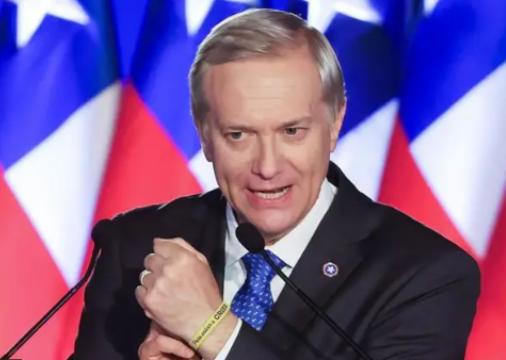 O candidato de direita José Antonio Kast foi eleito presidente do Chile, após uma vitória expressiva sobre a candidata comunista Jeannette Jara