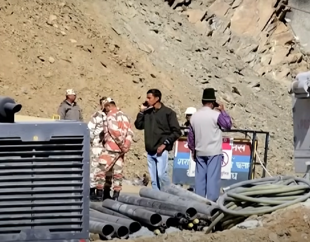 Desde o início, o projeto enfrentou críticas de ambientalistas e interrupções devido a danos em residências ao longo da rodovia.