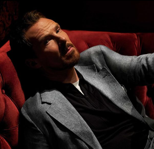 Benedict Cumberbatch, astro da Marvel e intérprete do Doutor Estranho, refletiu sobre a paternidade. O ator tem três filhos: Christopher, Hal e Finn, com Sophie Hunter. Ele afirmou que ser pai o transformou profundamente como homem e artista. “Fiquei com coração de manteiga”, disse em entrevista ao 'The Times of London'.