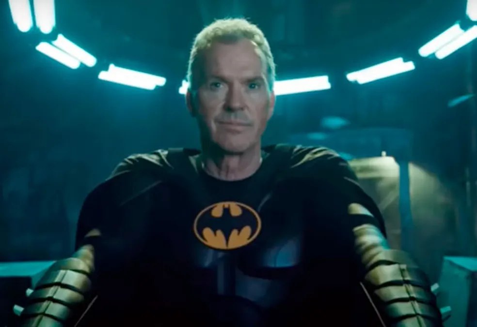 Keaton chegou a ser convidado para reprisar o papel em Batman Forever, mas declinou após a saída de Burton do projeto. Assim, o ator também estava insatisfeito com o valor oferecido pelo estúdio, sendo então substituído por Val Kilmer.