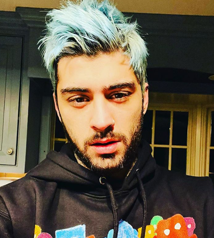 Zayn Malik – cantor britânico. Nascido em 12 de janeiro de 1993, em Bradford, na Inglaterra, destaca-se pelos traços marcantes, olhar expressivo e estilo versátil.