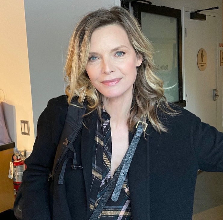 No início de 2024, Pfeiffer despertou preocupação em sua legião de fãs ao cancelar a participação na cerimônia da 96ª edição do Oscar.  A atriz havia sido escolhida para apresentar o vencedor de melhor filme, ao lado de Al Pacino. 
