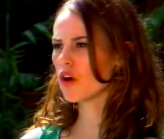 A estreia nas novelas aconteceu no ano de 2004, quando interpretou a vilã Stela na novela Metamorphoses, da TV Record. 