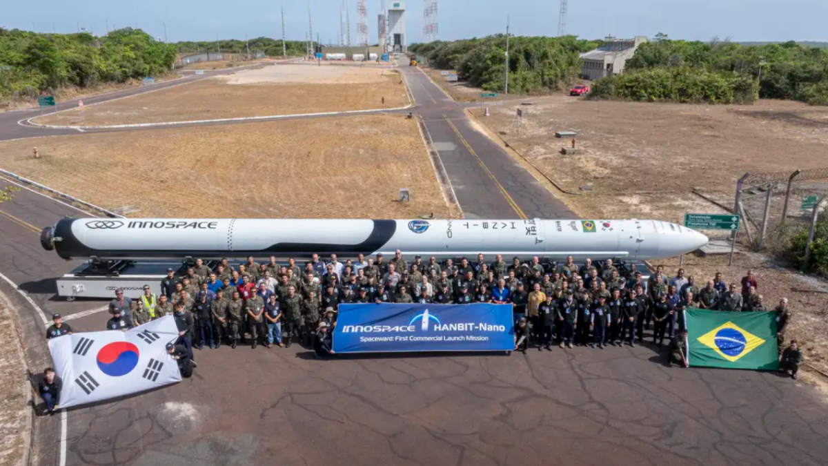 O foguete – que tem 21,8 metros de comprimento, 1,4 metros de diâmetro, e 20 toneladas – levaria satélites da Base de Alcântara para a órbita baixa da Terra
