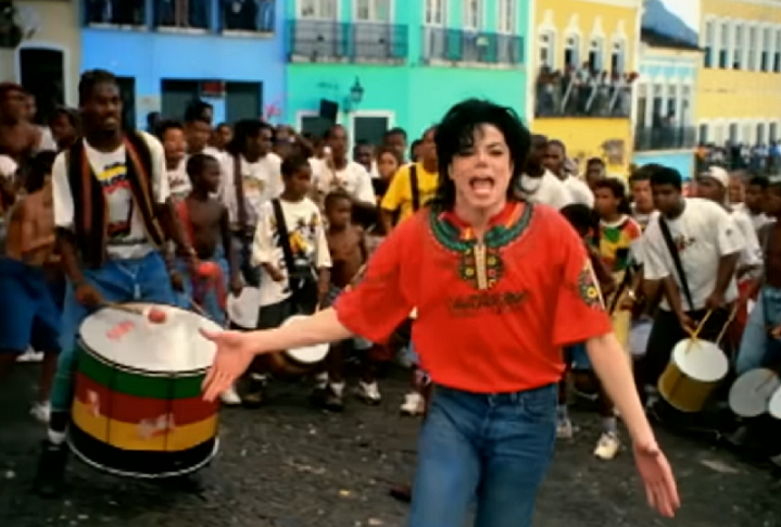 Isso sem falar no emblemático videoclipe da canção “They Don't Care About Us”, do rei do pop, Michael Jackson.