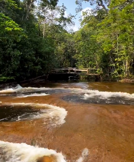 A peculiaridade geológica ficou conhecida localmente como “marmitas” ou “panelas”. O fenômeno, que desafia explicações lógicas, tem inspirando teorias diversas.