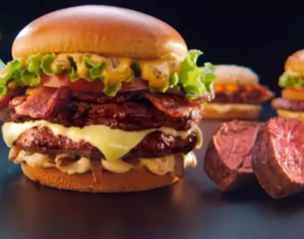 As reclamações surgiram por causa da falta de picanha no sanduíche que levava o nome de McPicanha. Isso virou alvo de queixas nas redes sociais, pois os consumidores se sentiam lesados. 