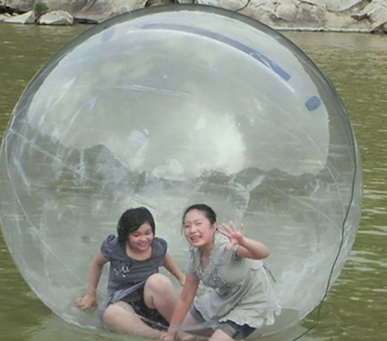 Diferente de brinquedos convencionais, a bolha não pode ser aberta por dentro. 