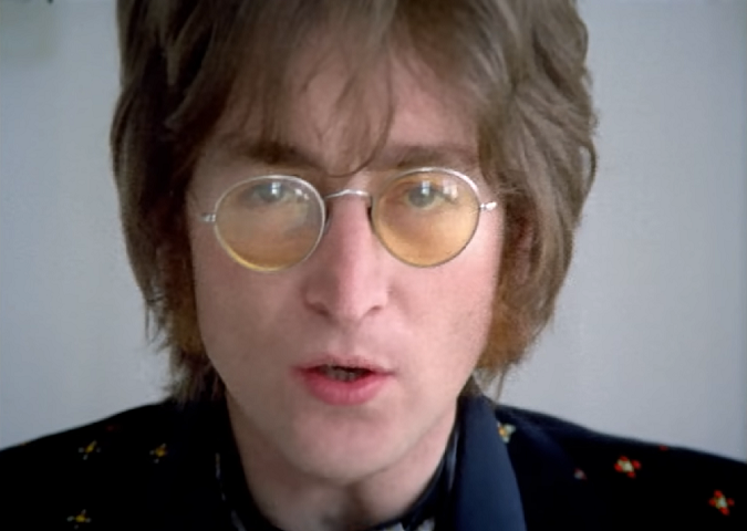 Óculos de John Lennon – Sim, ele de novo. Em 2020, o icônico par de óculos do músico foi vendido por US$ 56,8 mil - cerca de R$ 300 mil - em um leilão realizado em Londres.