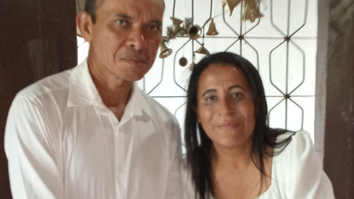 Na foto, José Hamilton e sua esposa Adriana de Silva Souza