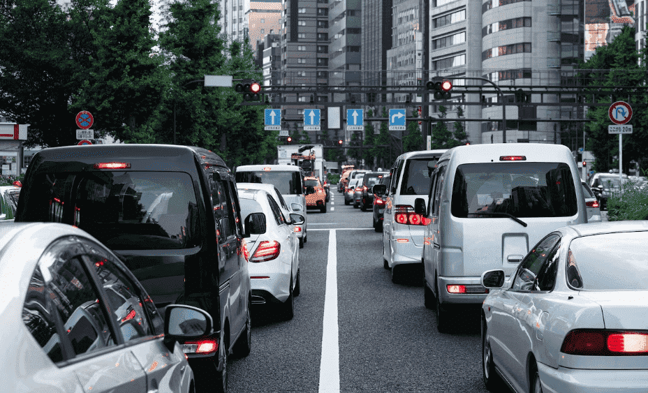 A renovação automática dispensa exames presenciais e deslocamentos aos Detrans de todo o país. Também não há cobrança de taxas de renovação ou emolumentos, tornando o processo gratuito.