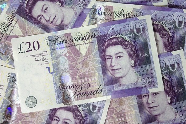 A passagem custa em torno de 50 libras (R$ 362, na cotação atual), e as travessias dependem das condições climáticas e da procura.