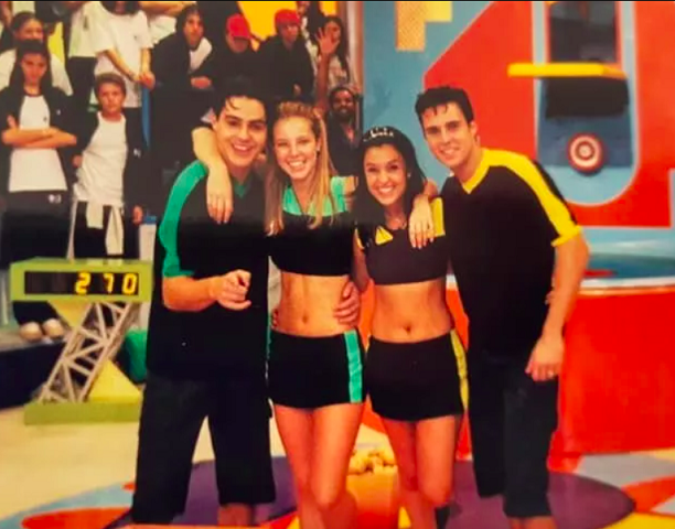 <p>Paolla Oliveira nasceu em São Paulo, em 14 de abril de 1982. Ela começou sua carreira como assistente de palco do programa Passa ou Repassa, do SBT, em 1999.</p>
